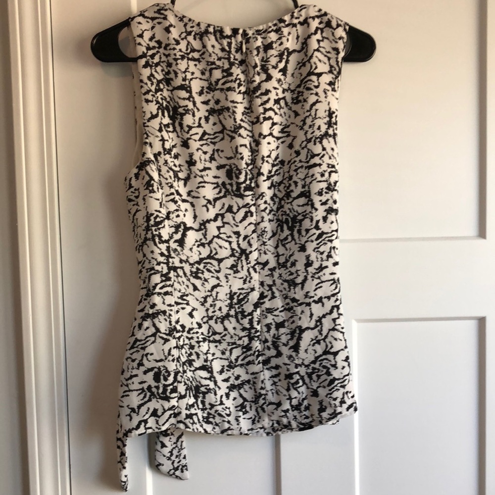 Banana Republic Black and White Sleeveless Top Size 8 - Picture 5 of 6